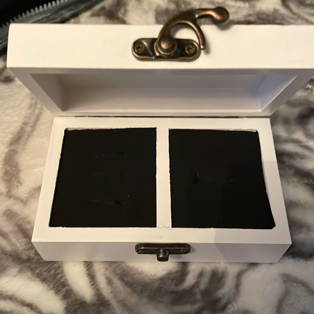 Ring box - Picture 2 of 3